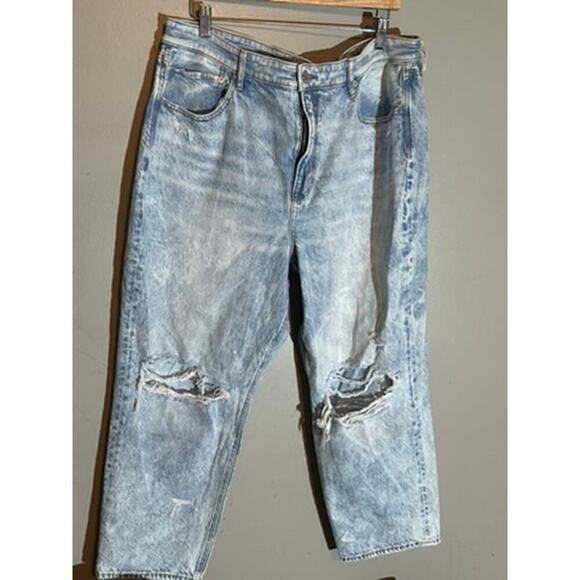 American Eagle Women's Size 18‎ Short Acid Wash Distressed Mom Jeans - Picture 1 of 5